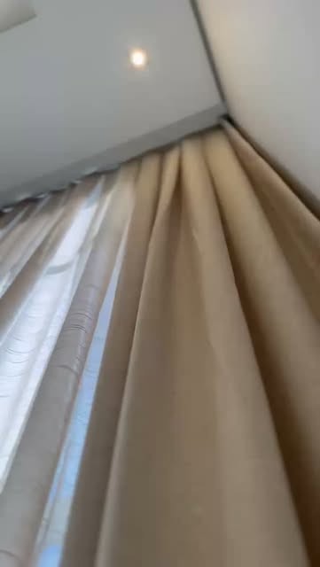 Detalhe das pregas de uma cortina de tecido, Cortinas Nordeste