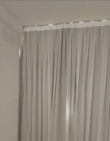 Cortina de tecido com blackout em quarto, instalada pela Cortinas Nordeste